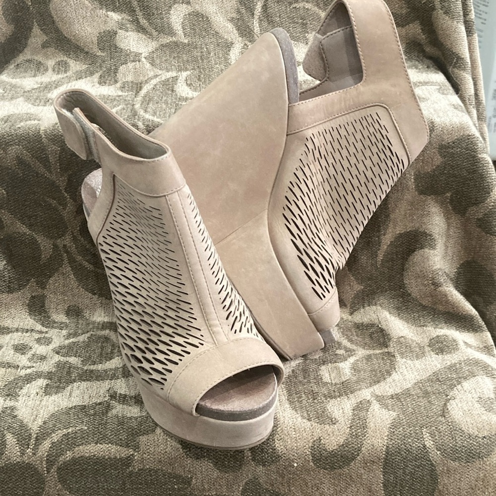 Vince Camuto Cream Wedge Shoes with Peep Toe